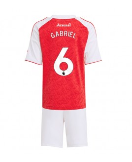 Günstige Arsenal Gabriel Magalhaes #6 Heimtrikotsatz Kinder 2025-26 Kurzarm (+ Kurze Hosen)